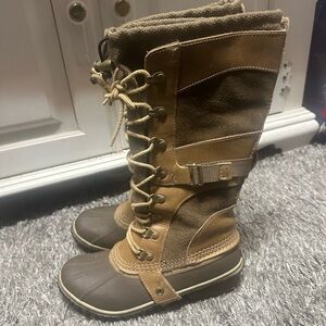 Sorel Brown and Tan Lace-Up Boots